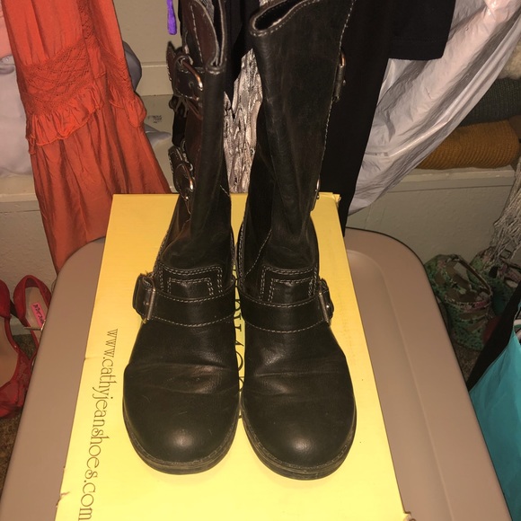 Women’s Size 6.5 Cathy Jean Black Boots - Picture 3 of 4